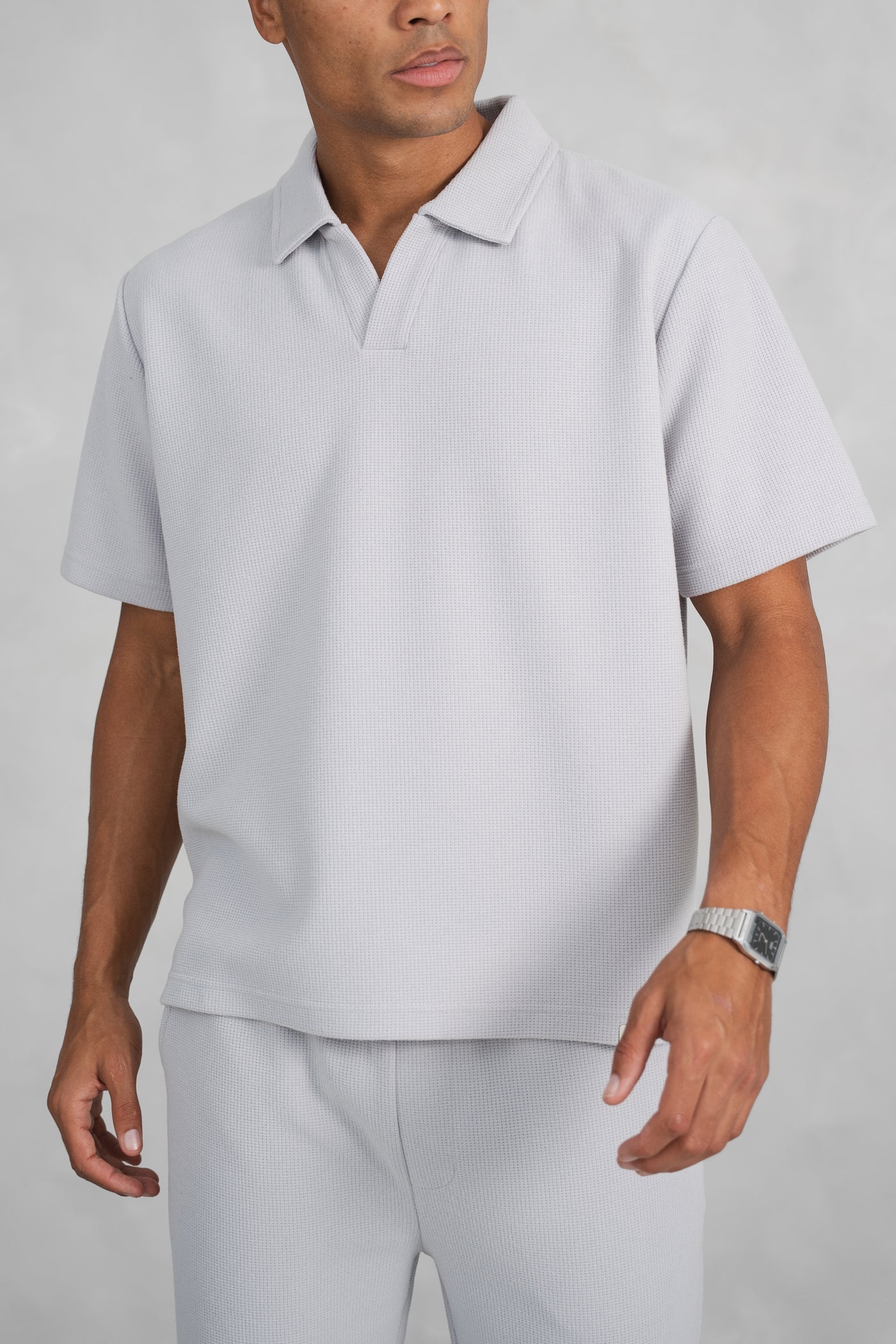 POLO OPEN NECK - GRIS