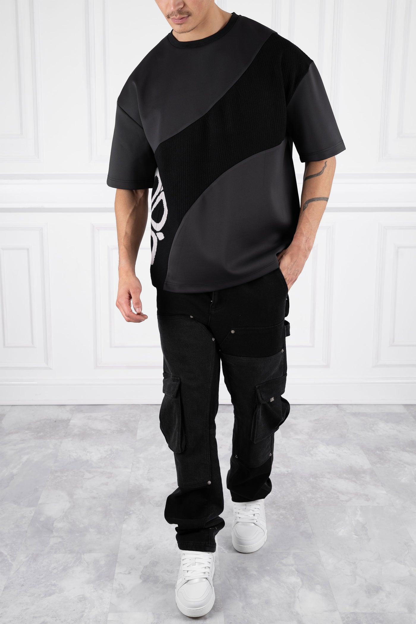CAMISETA PANEL ROSE - NEGRA