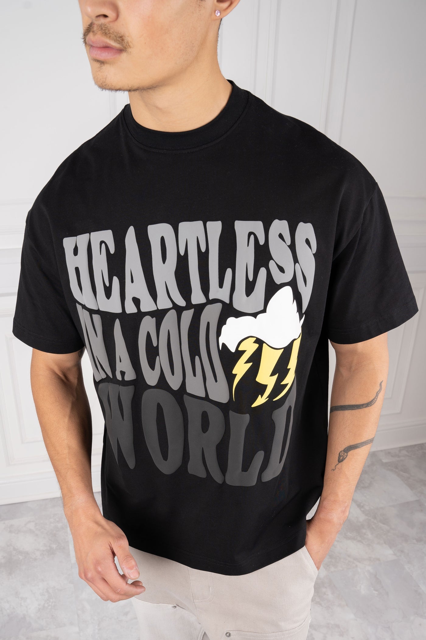 CAMISETA LETTERING OVERSIZE - NEGRA