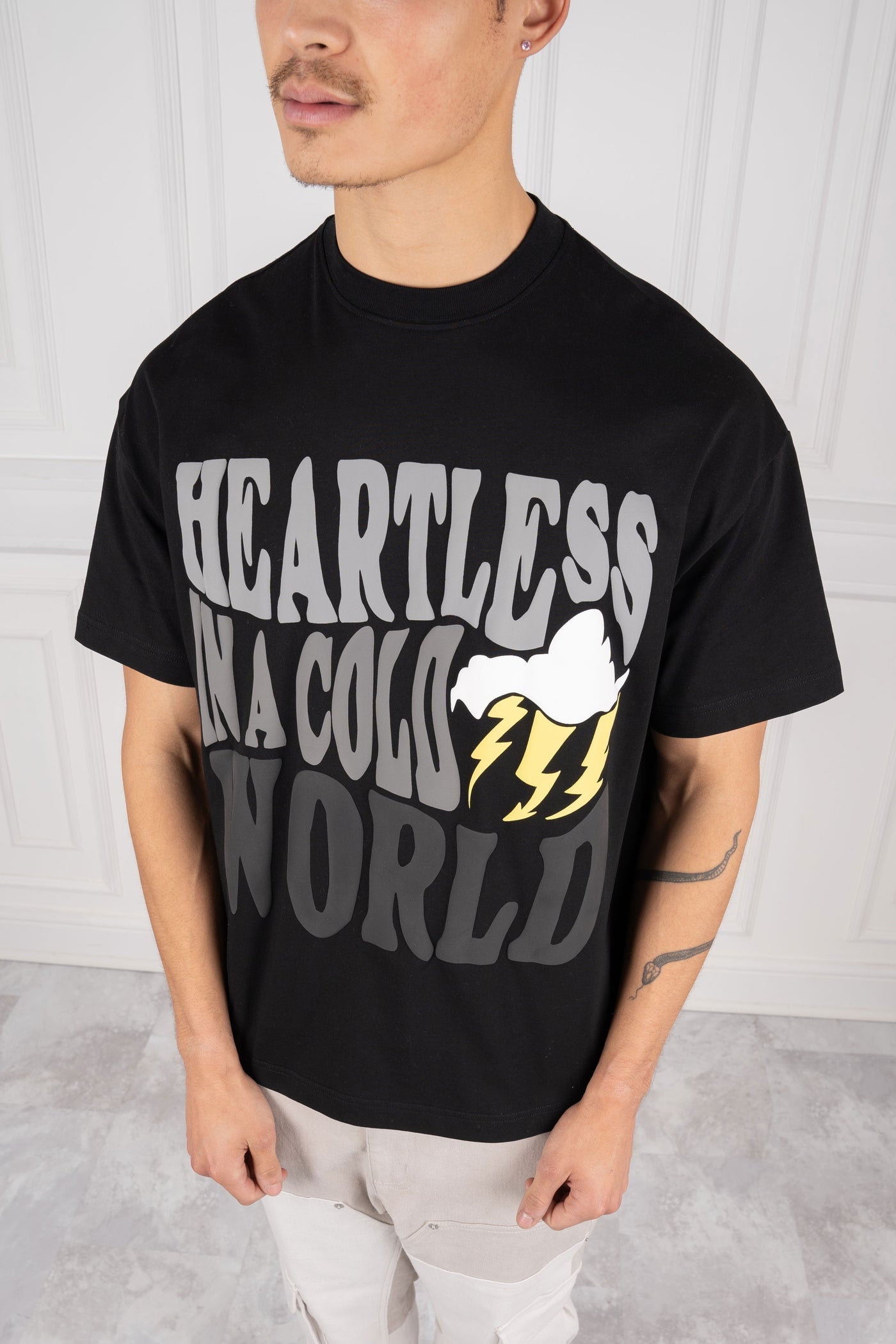 CAMISETA LETTERING OVERSIZE - NEGRA