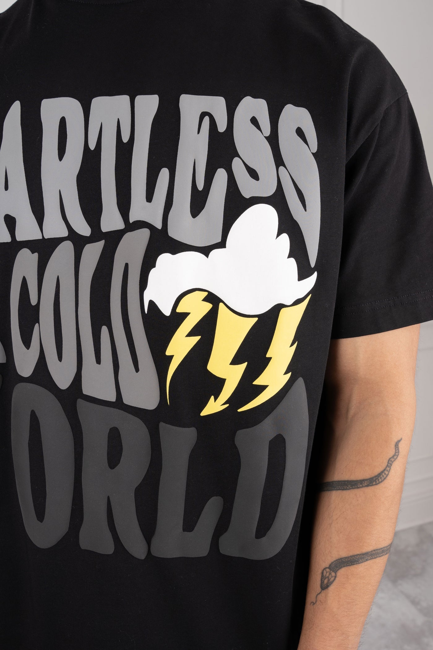CAMISETA LETTERING OVERSIZE - NEGRA