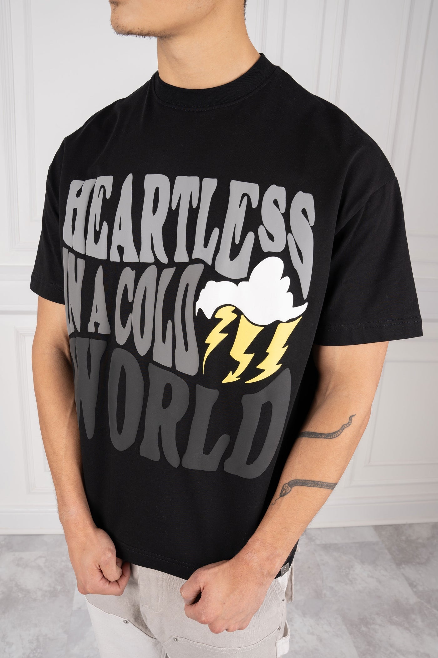 CAMISETA LETTERING OVERSIZE - NEGRA