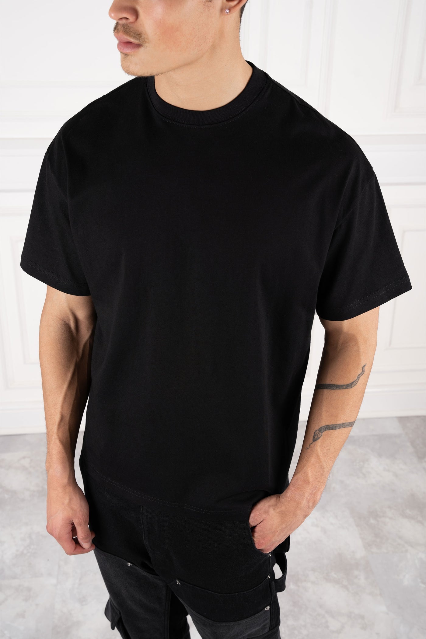 CAMISETA LETTERING OVERSIZE - NEGRA