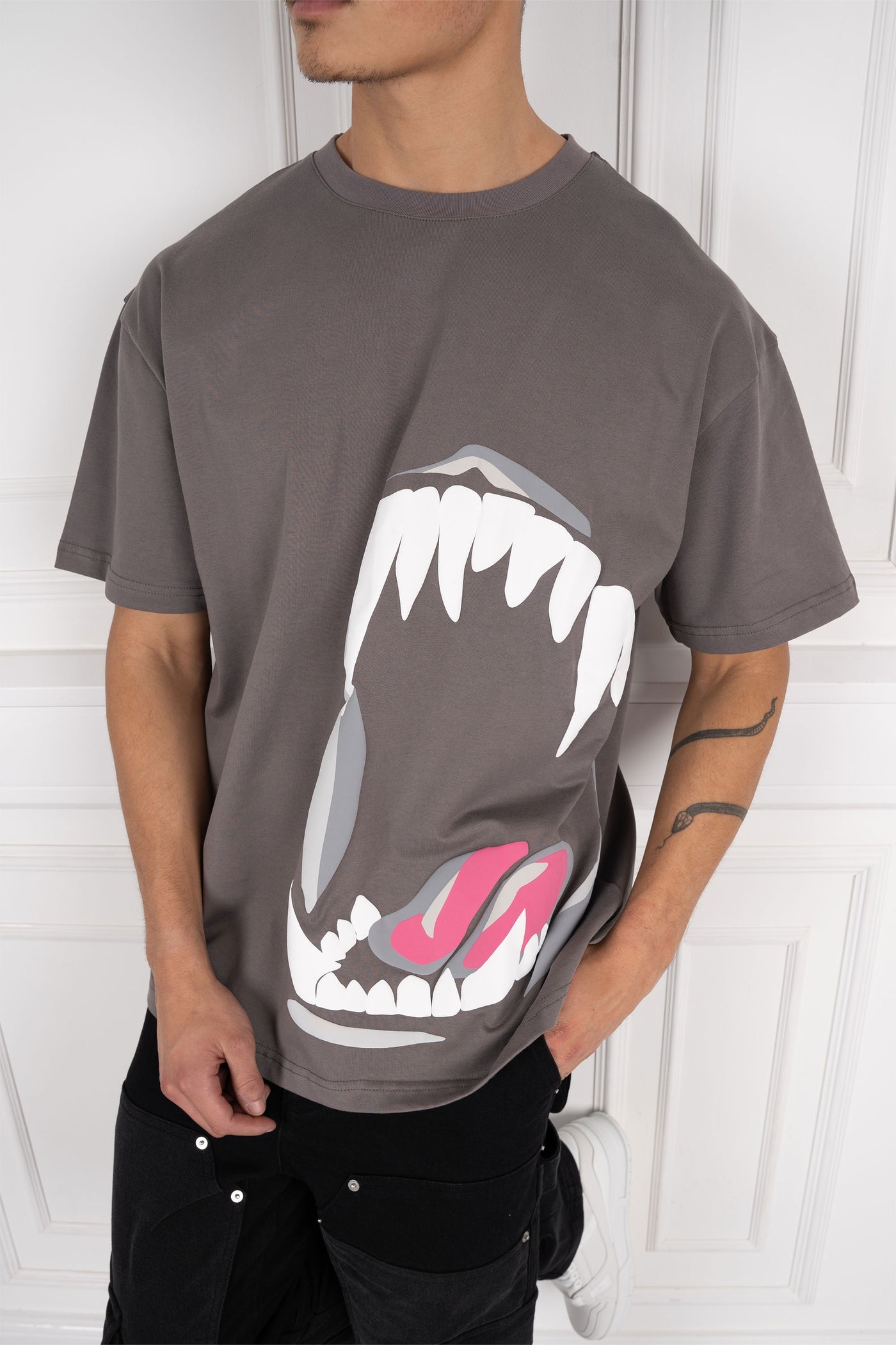 CAMISETA OVERSIZE TIBURÓN - GRIS