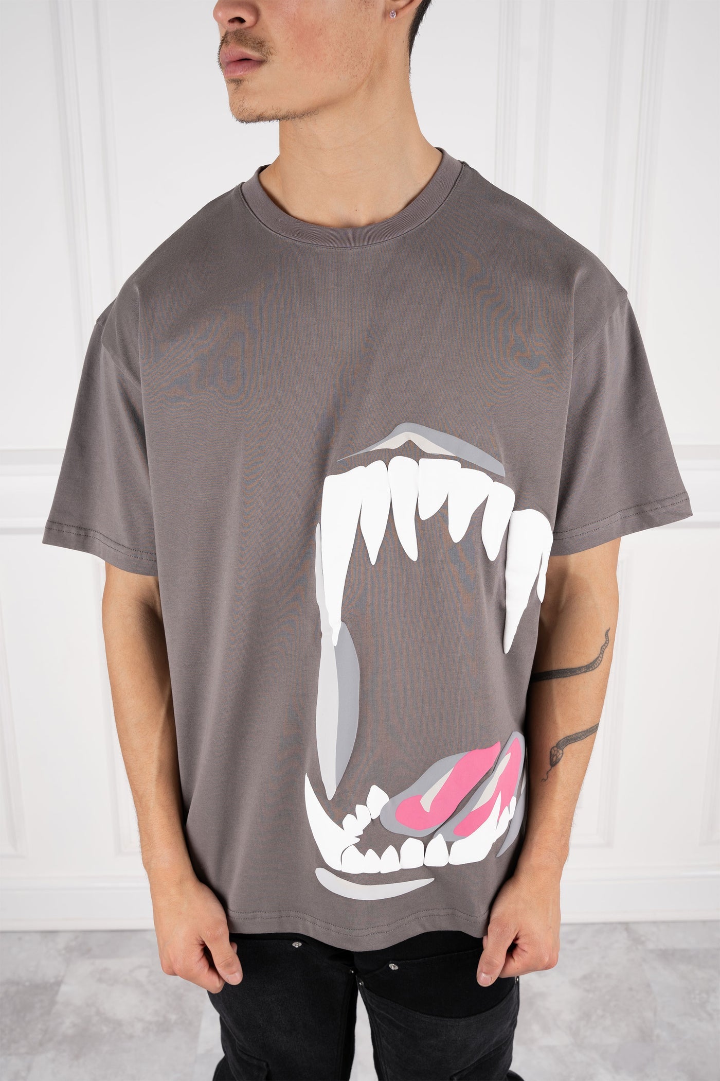 CAMISETA OVERSIZE TIBURÓN - GRIS