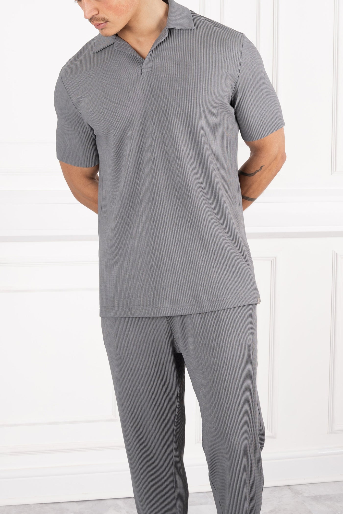 CONJUNTO PLEATED MASON - GRIS