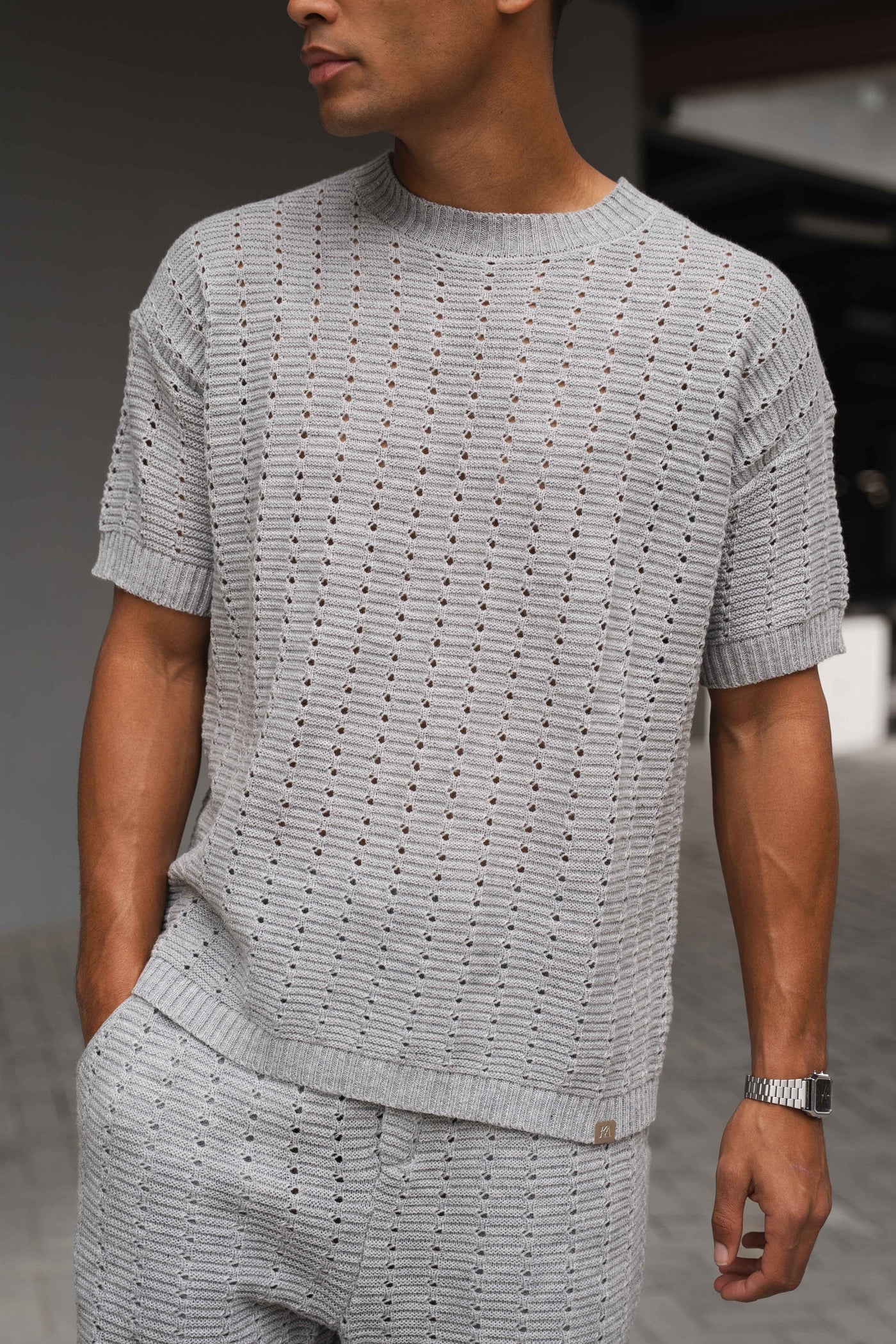 CAMISETA BOXY HOLE - GRIS