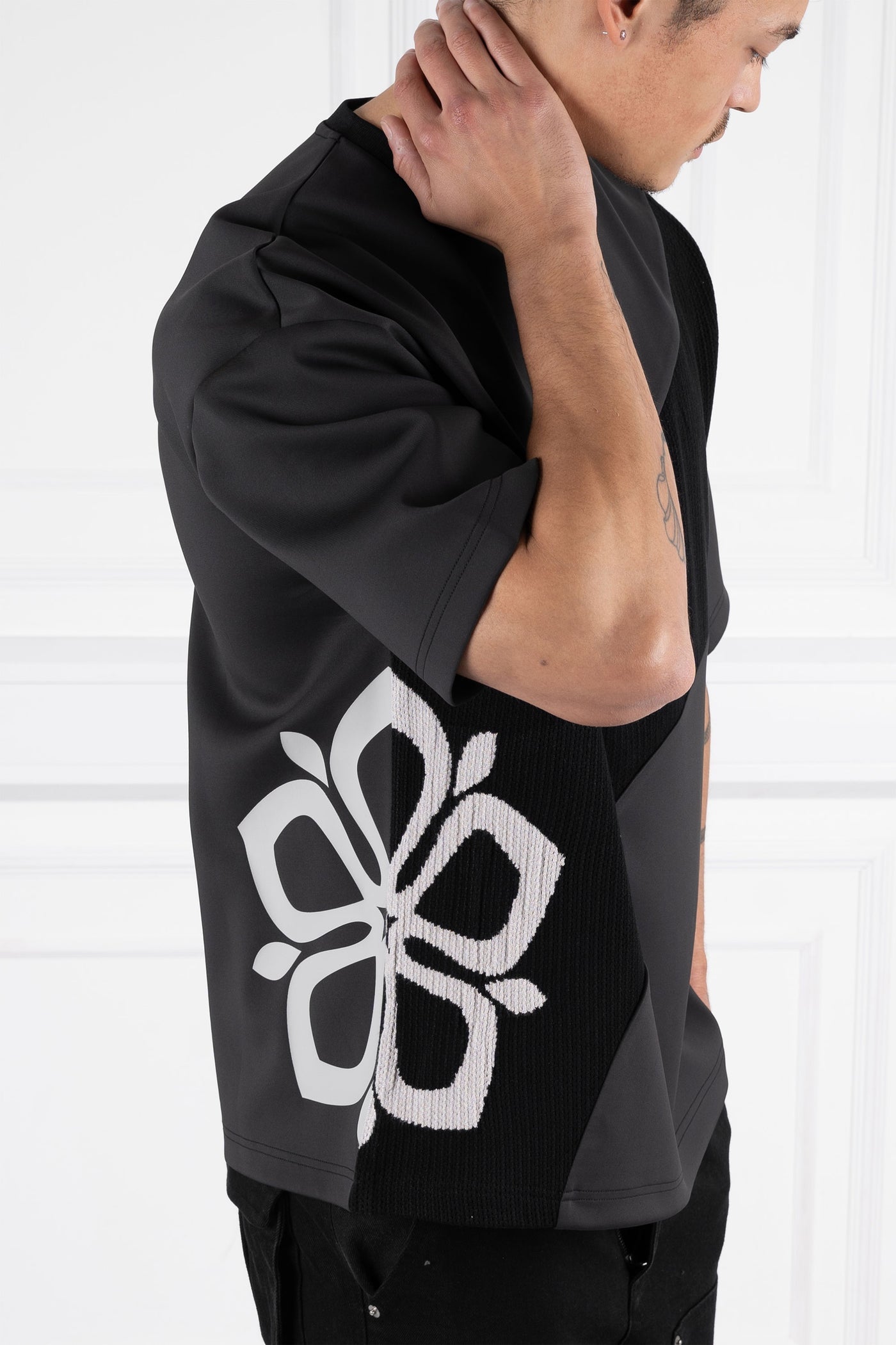CAMISETA PANEL ROSE - NEGRA