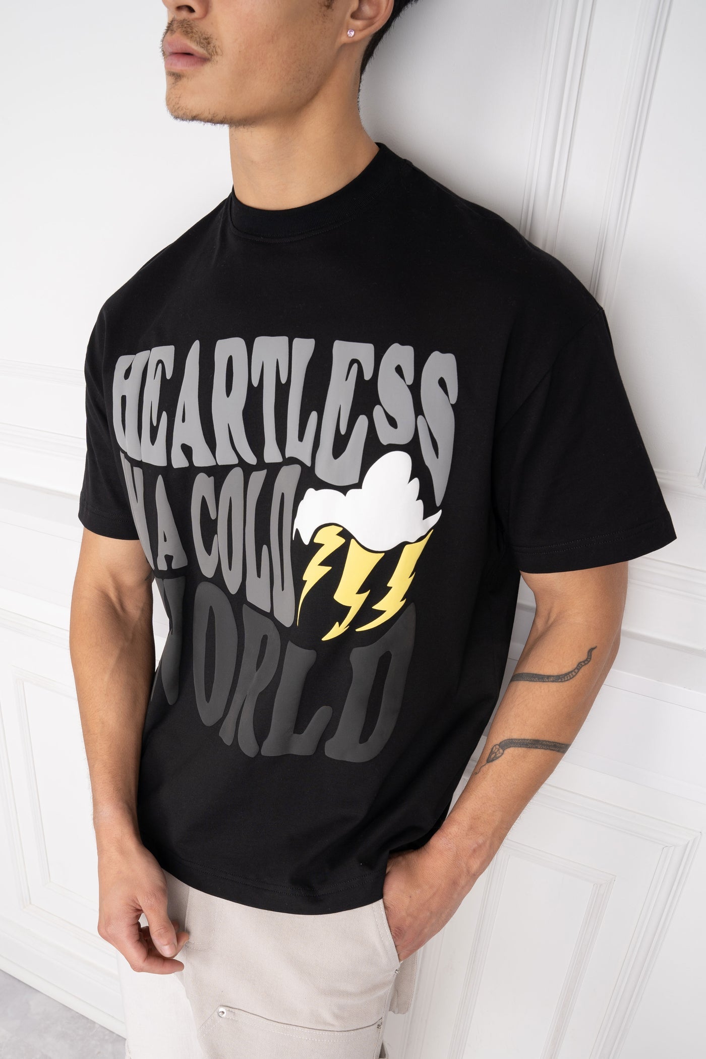 CAMISETA LETTERING OVERSIZE - NEGRA