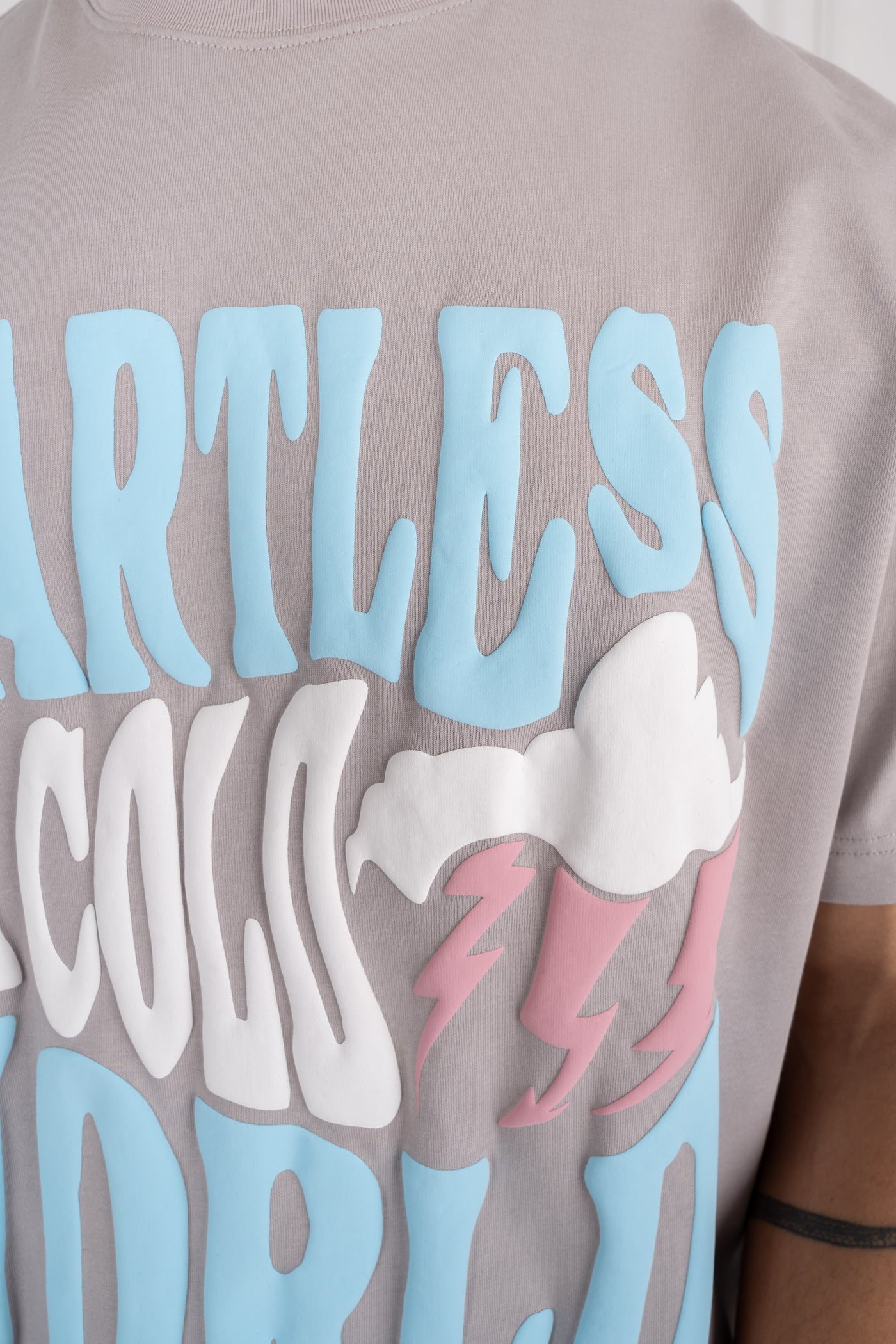 CAMISETA LETTERING OVERSIZE - GRIS