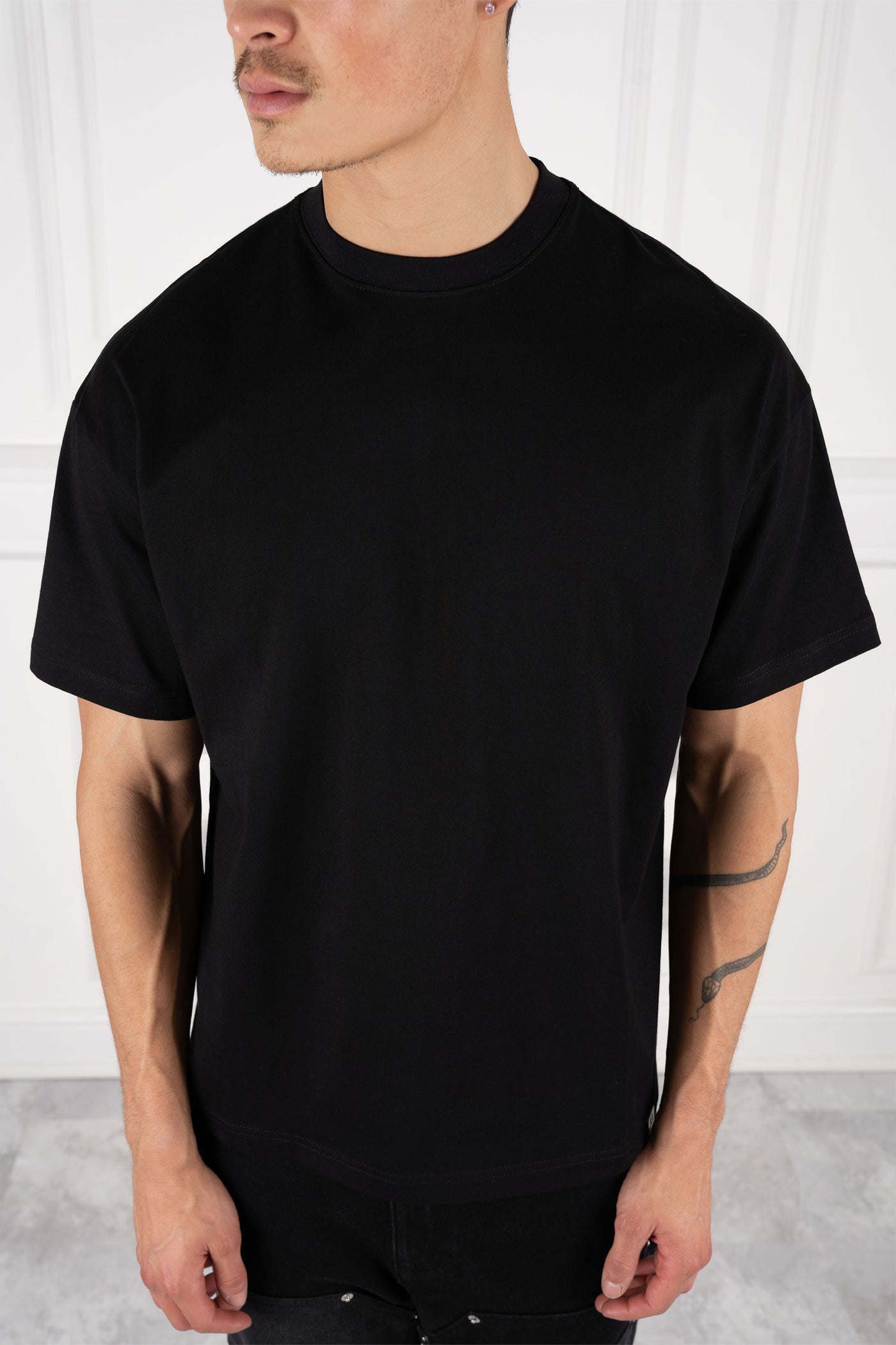 CAMISETA LETTERING OVERSIZE - NEGRA