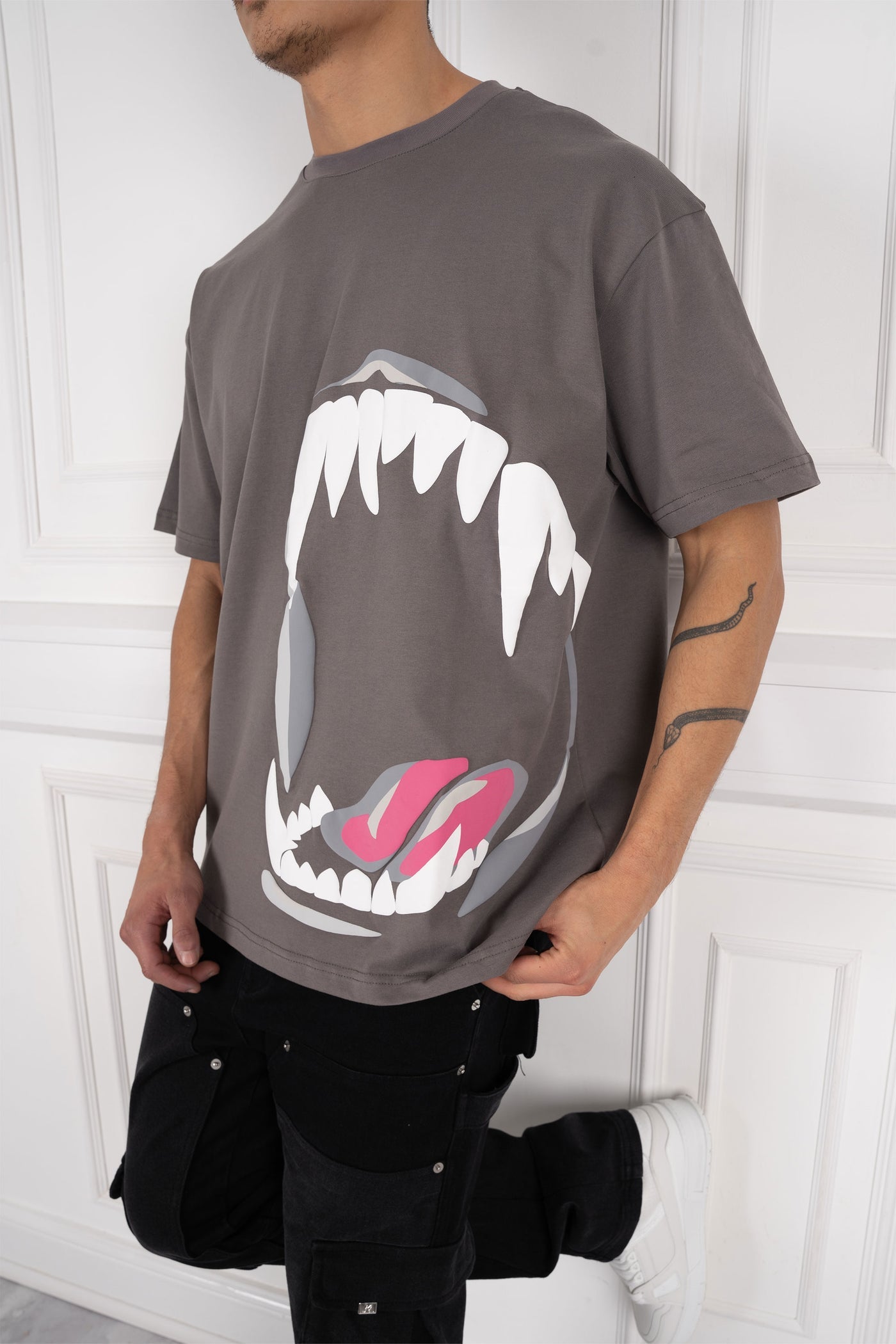 CAMISETA OVERSIZE TIBURÓN - GRIS