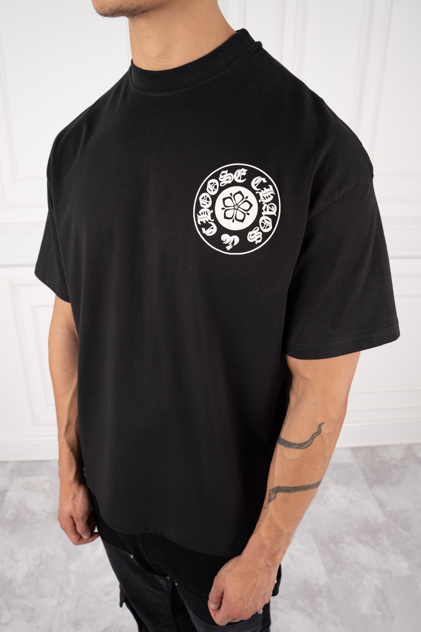 CAMISETA CHOOSE CHAOS - NEGRA